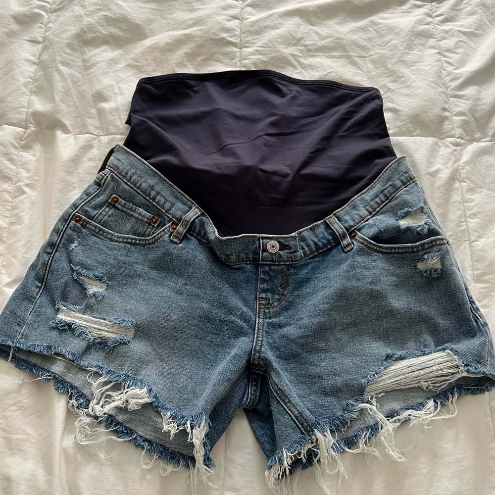 Abercrombie & Fitch “Maternity 4 Inch Mom Short” destroyed wash